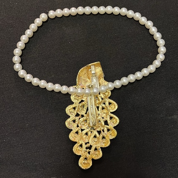 Versatile Stretchy Faux Pearls & Peacock Charm Hand Design Necklace and Pendant - Picture 4 of 17